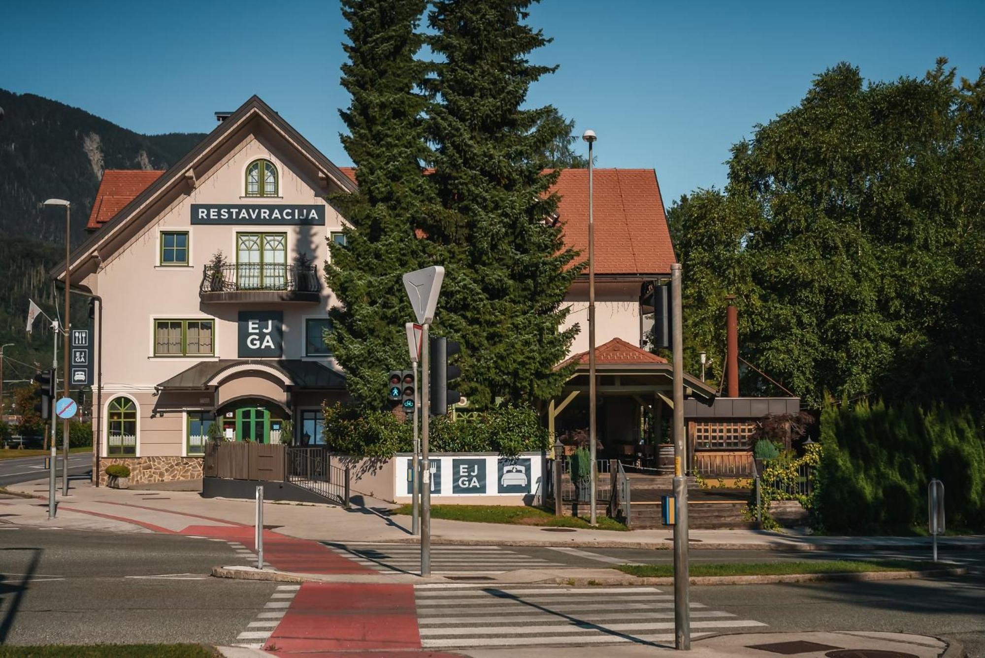 Guest House Ejga Jesenice Esterno foto